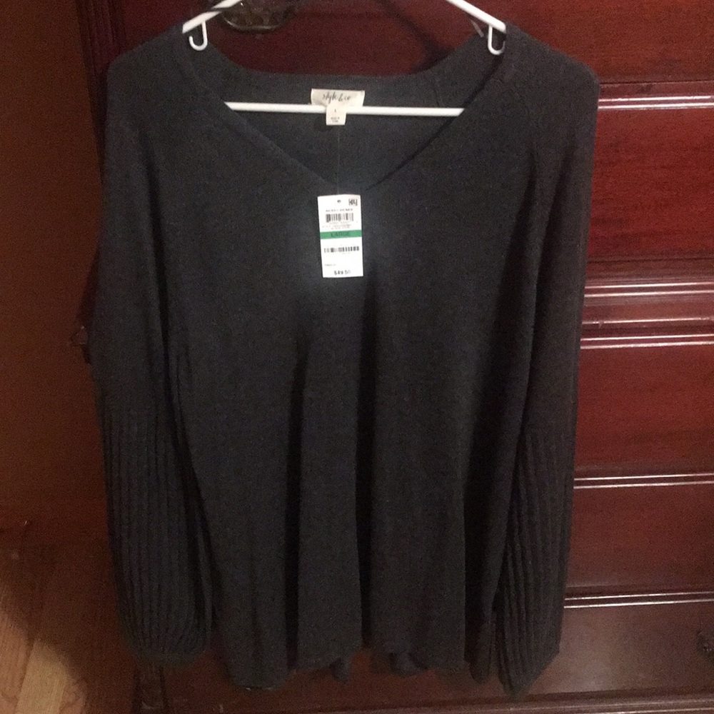 Gray sweater with pretty pleated bell sleeves
